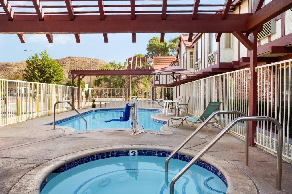 Super 8 By Wyndham Santa Clarita/Valencia Motel Exterior foto