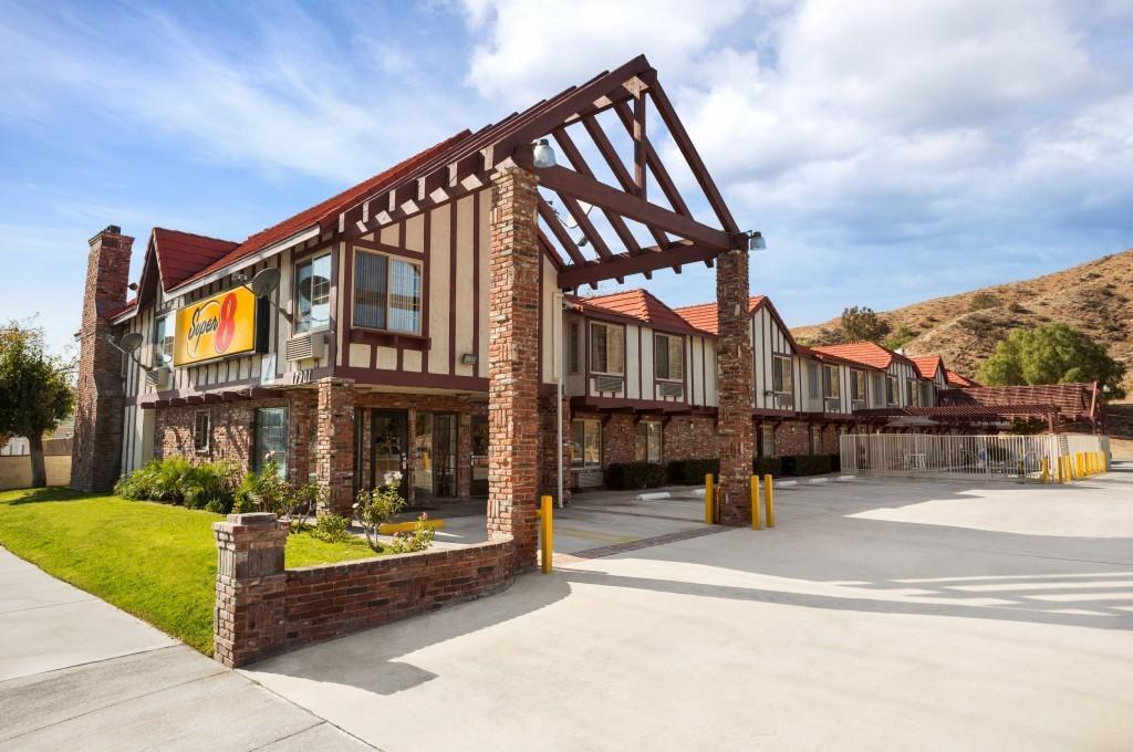 Super 8 By Wyndham Santa Clarita/Valencia Motel Exterior foto