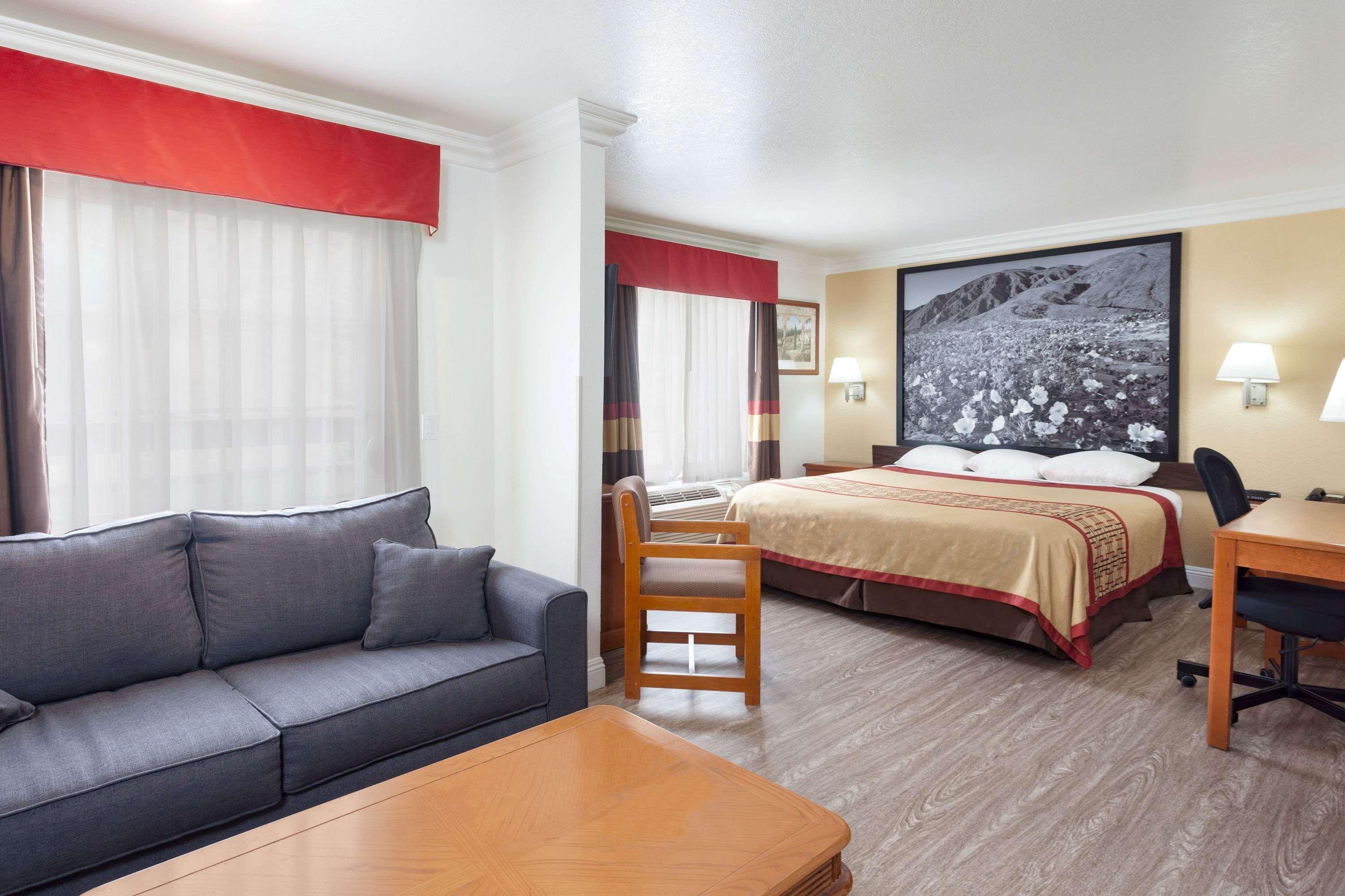 Super 8 By Wyndham Santa Clarita/Valencia Motel Exterior foto