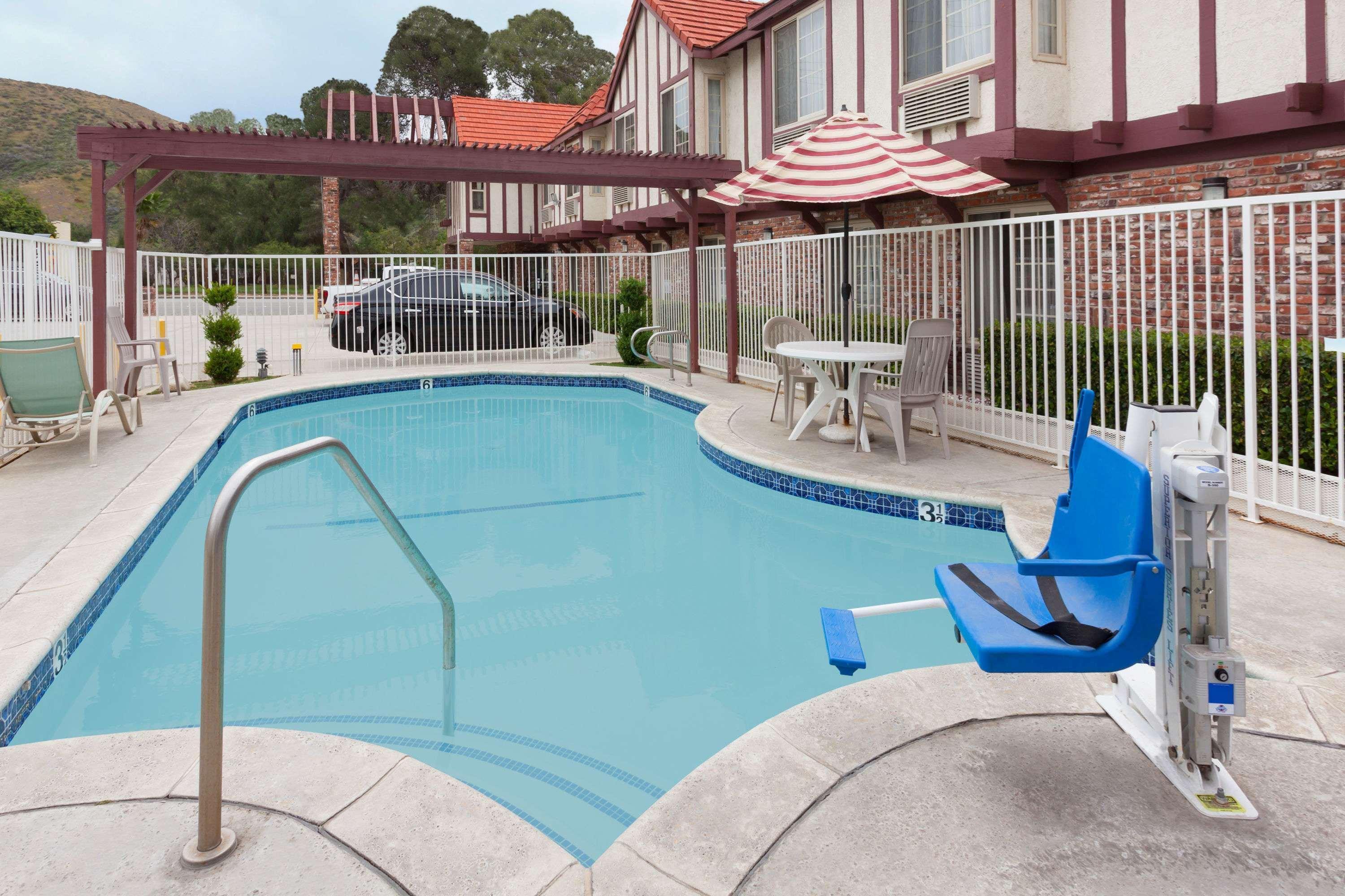 Super 8 By Wyndham Santa Clarita/Valencia Motel Exterior foto