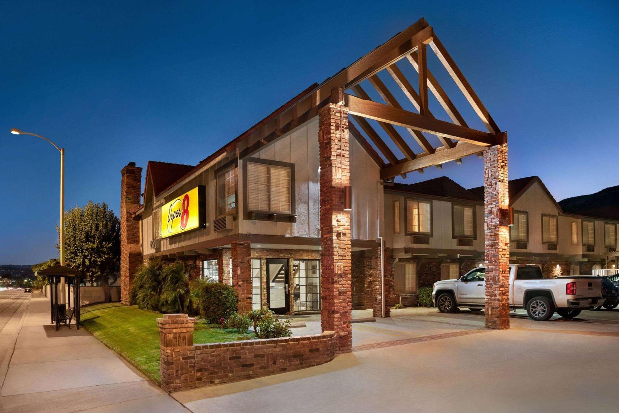 Super 8 By Wyndham Santa Clarita/Valencia Motel Exterior foto